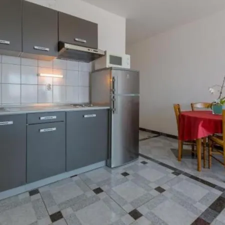 Sil Apartment *