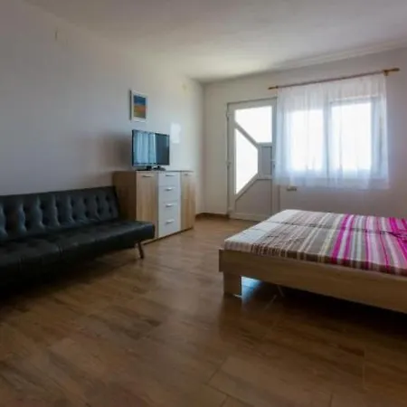Sil Apartment *