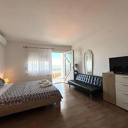 Sil Apartment *
