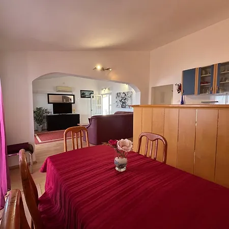 Sil Apartment *