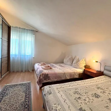 Sil Apartment *
